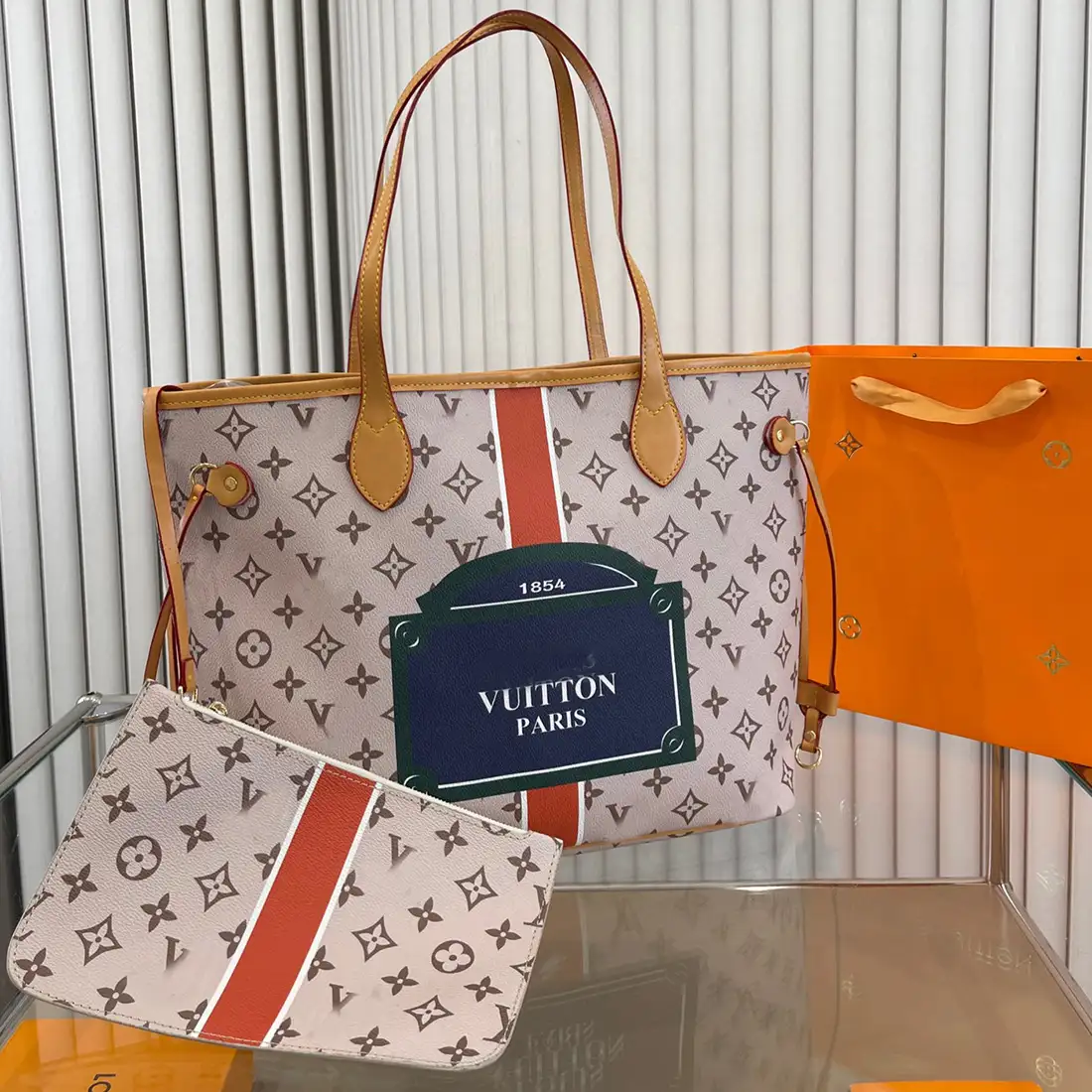 L Family's New Shopping Bag Tote shopping bag luxury bag