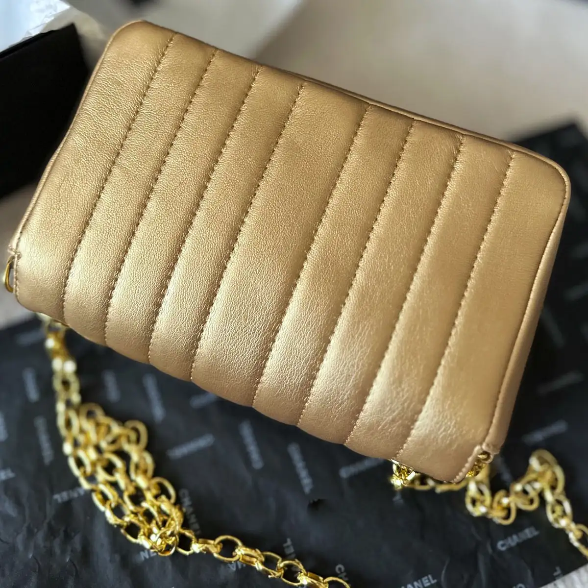C familys new retro and delicate handbag(图3)