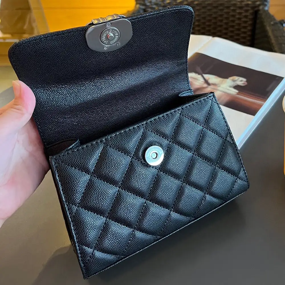 Chanel Vintage Caviar Clasp Handle Shoulder Bag(图6)