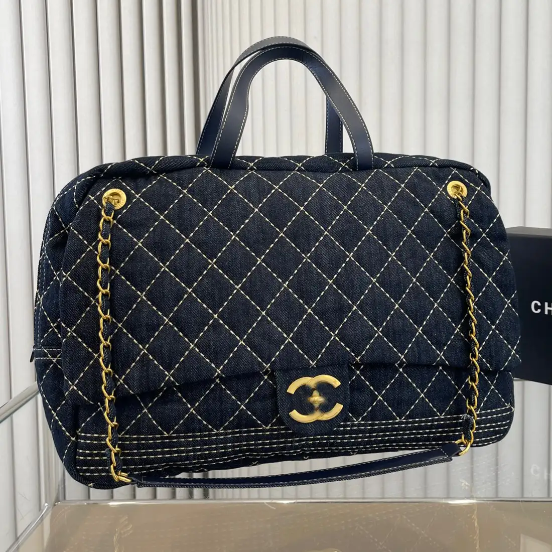Chanel denim airport bag(图1)