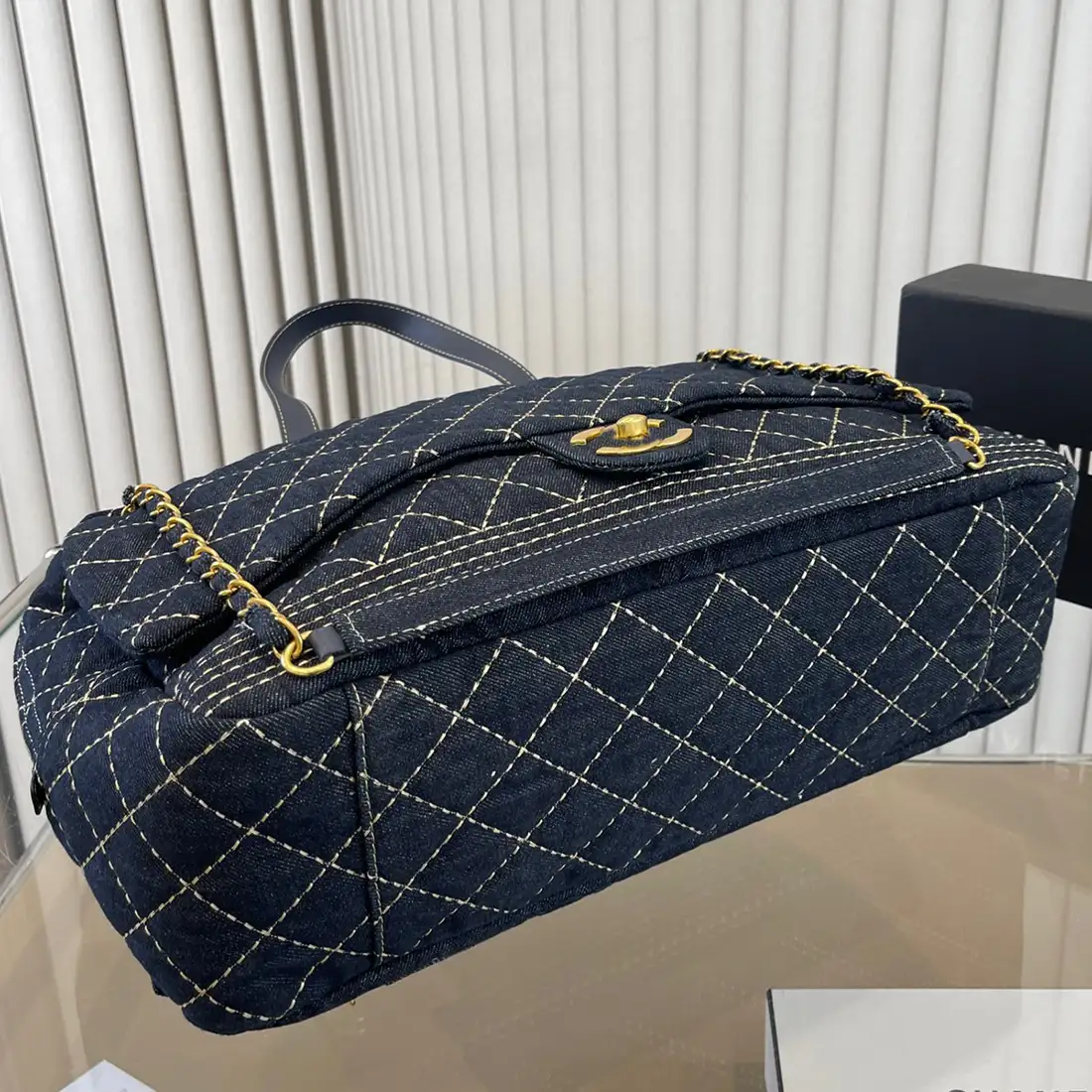 Chanel denim airport bag(图4)