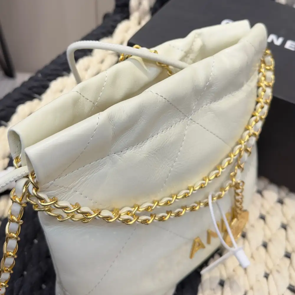 Chanel original single top layer lambskin mini Bin bag(图3)